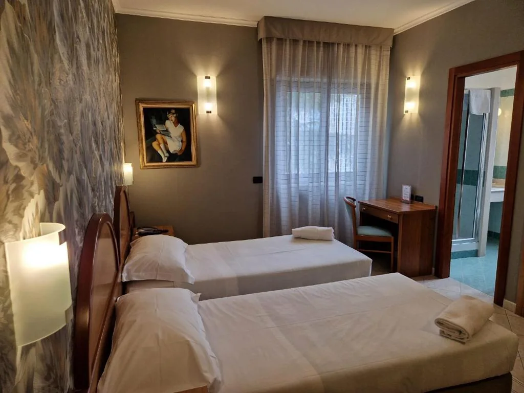 Standard Twin Room — Hotel L’Aquila