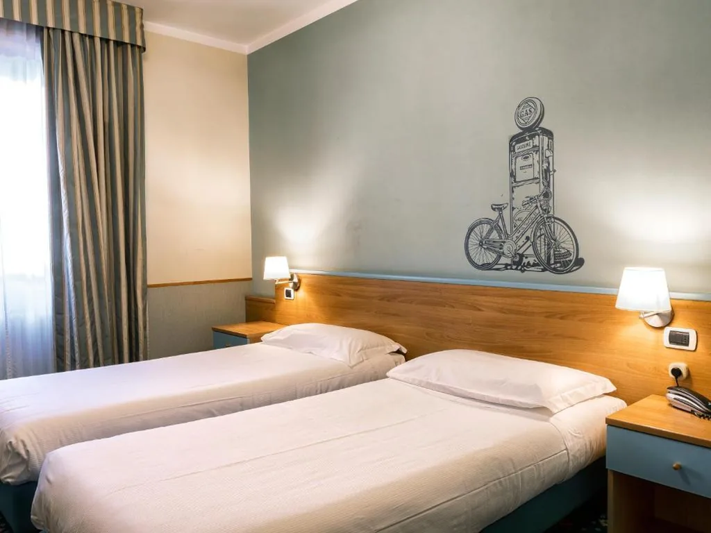 Standard Twin Room — Hotel Napoleon Susa
