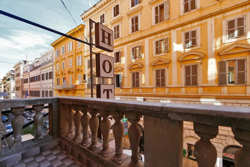 Camera Standard Matrimoniale/Doppia con Letti Singoli con Balcone — 47 Steps