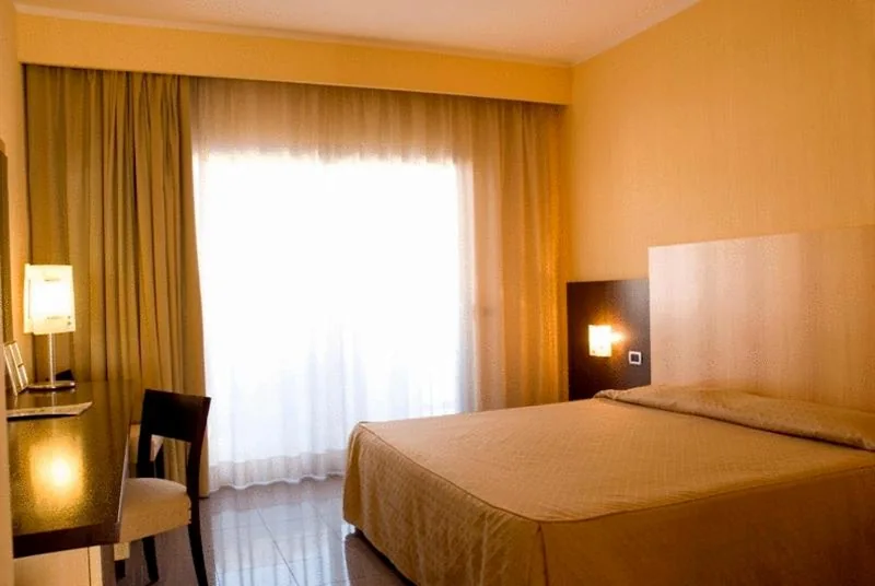 Camera Standard Matrimoniale/Doppia con Letti Singoli — Albergo Mediterraneo
