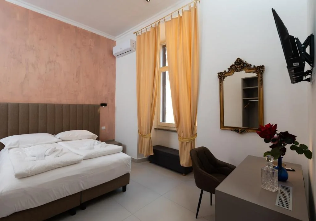 Camera Standard Matrimoniale/Doppia con Letti Singoli — Alida Rooms