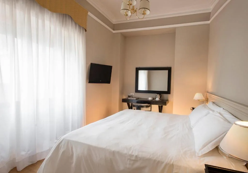 Camera Standard Matrimoniale/Doppia con Letti Singoli con Accesso Spa — Ambasciatori Place Hotel