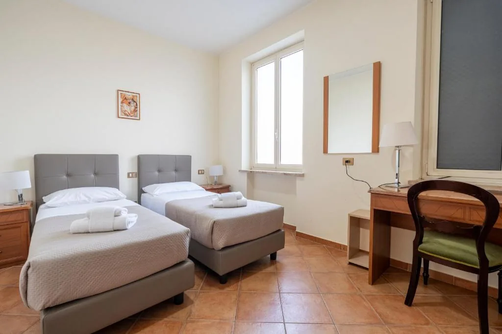 Camera Standard Matrimoniale/Doppia con Letti Singoli — Casa per Ferie Santa Maria alle Fornaci
