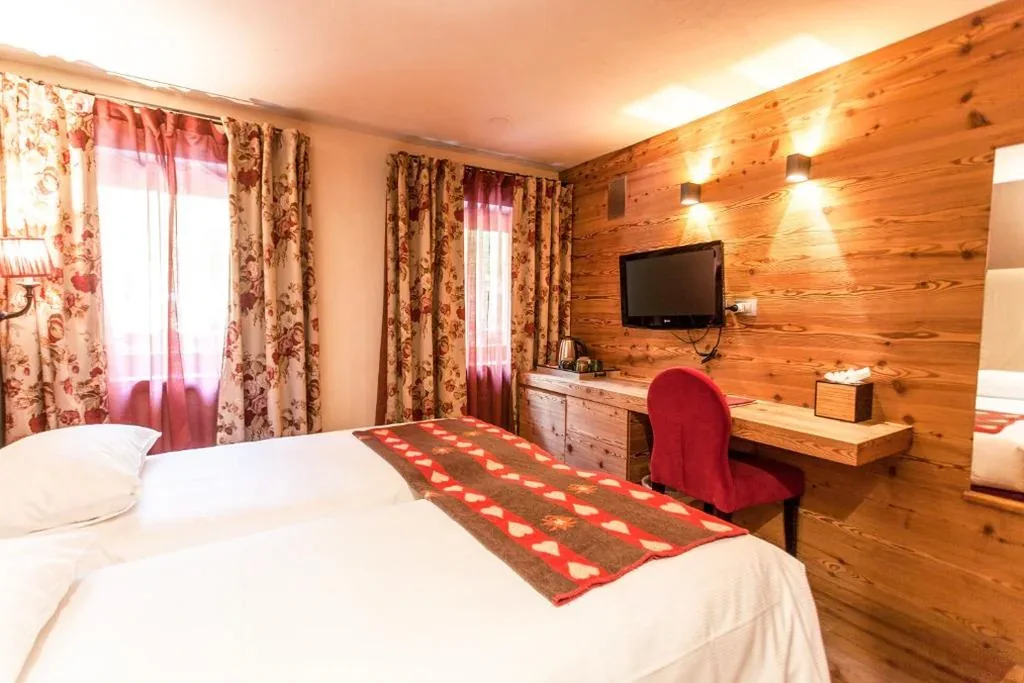 Camera Standard Matrimoniale/Doppia con Letti Singoli — Chalet Eden Eco Hotel, Restaurant & Wellness