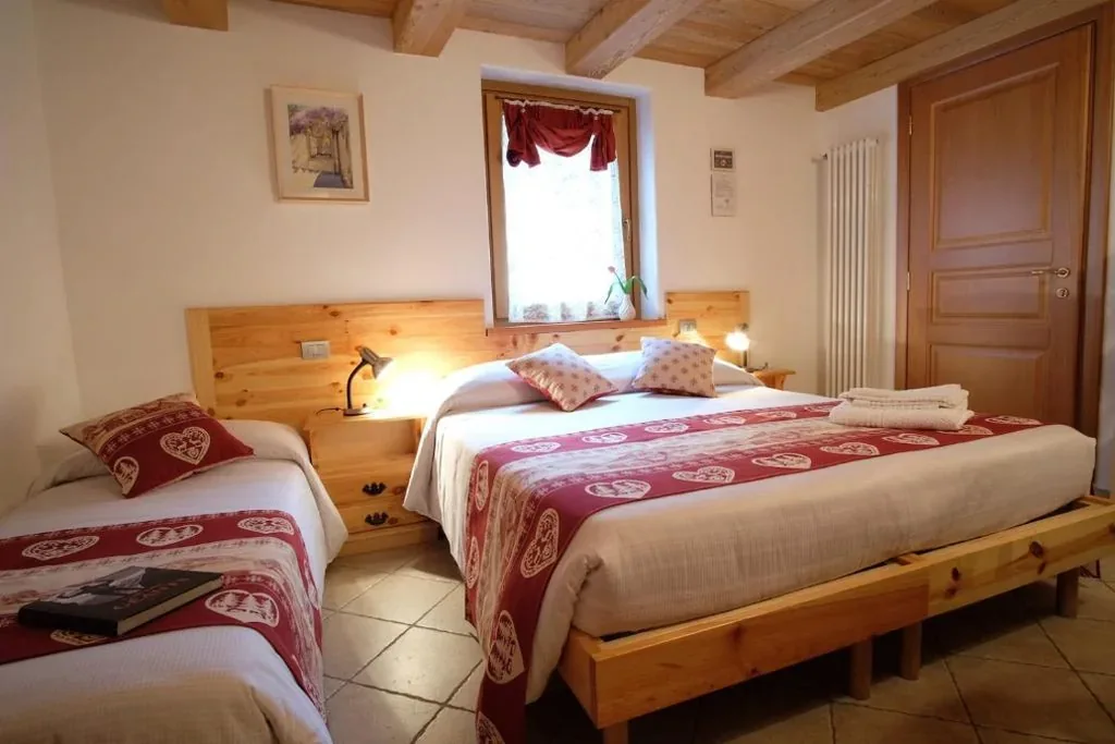 Standard Double/Twin Room — Chambres d’Hotes Rue Saint Bernard