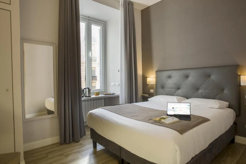 Camera Standard Matrimoniale/Doppia con Letti Singoli — Colosseo Prestige Rooms