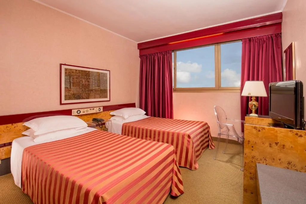 Camera Standard Matrimoniale/Doppia con Letti Singoli — Enea Hotel Pomezia