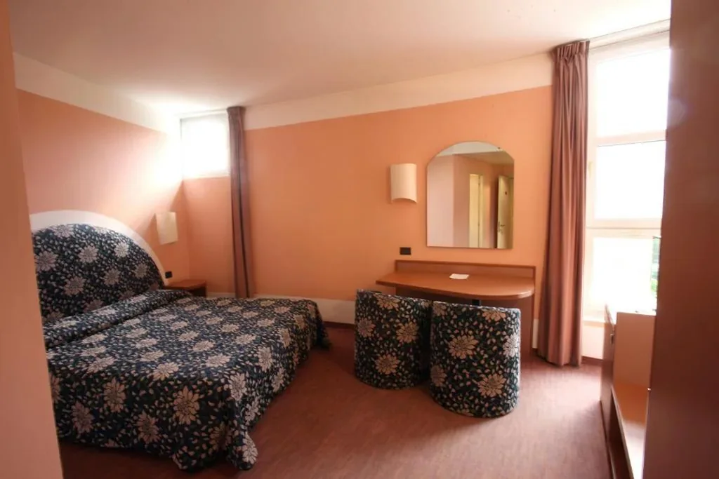 Standard Double/Twin Room — Etoile Du Nord