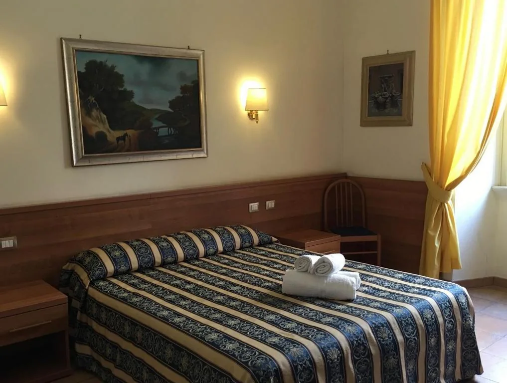 Camera Standard Matrimoniale/Doppia con Letti Singoli — Hotel Bolognese