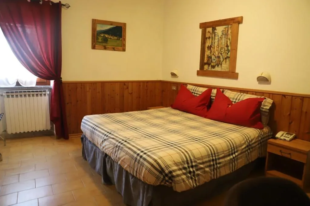 Standard Double/Twin Room — Hotel Bucaneve