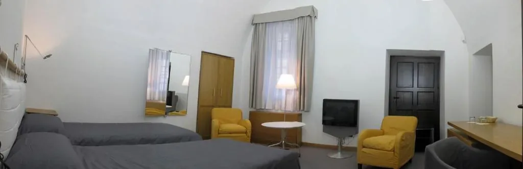 Standard Double/Twin Room — Hotel Cavour Et Des Officiers