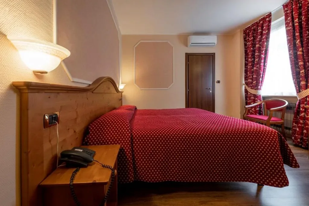 Standard Double/Twin Room — Hotel Elena
