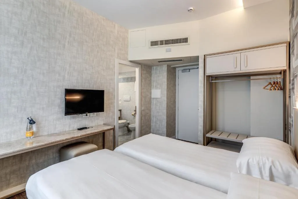 Camera Standard Matrimoniale/Doppia con Letti Singoli — Hotel Isola Sacra Rome Airport