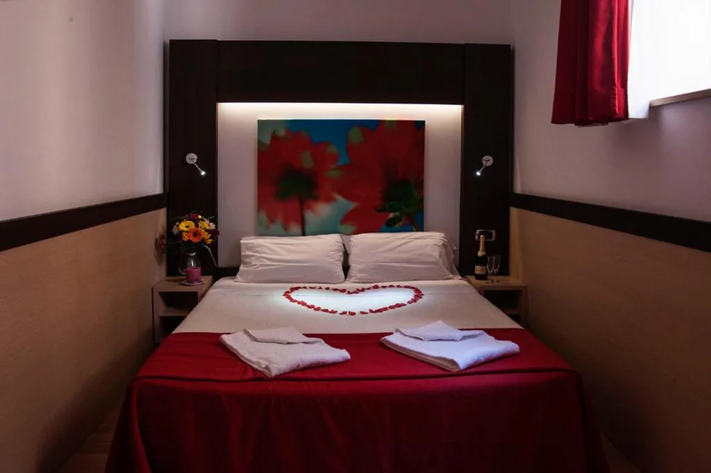 Standard Double/Twin Room — Hotel Louisiana