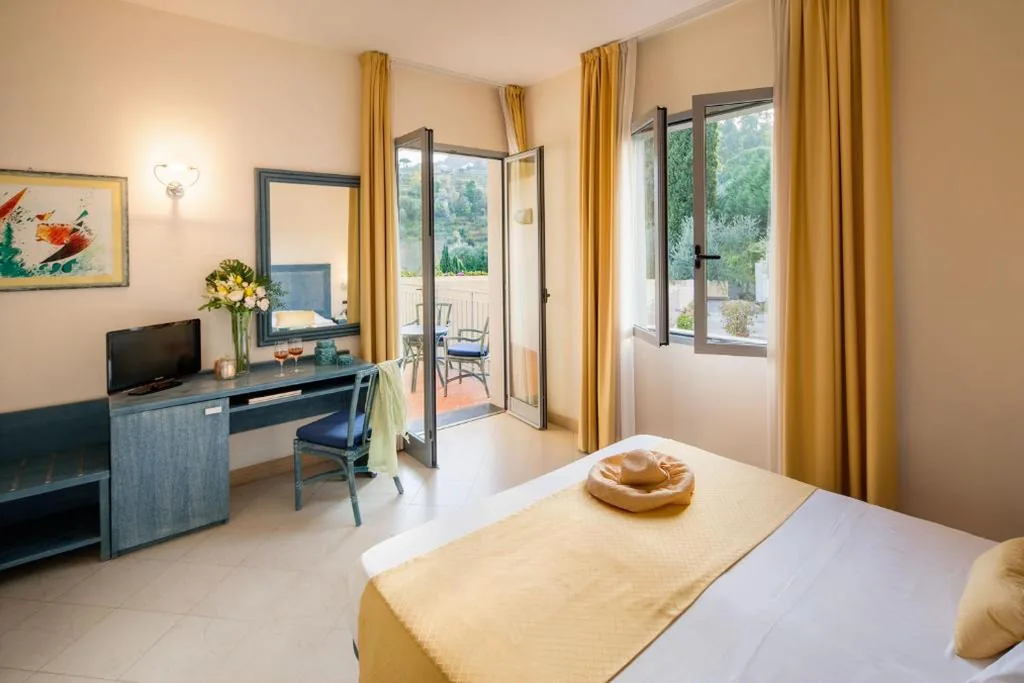 Camera Standard Matrimoniale/Doppia con Letti Singoli con Balcone — Hotel Metropol