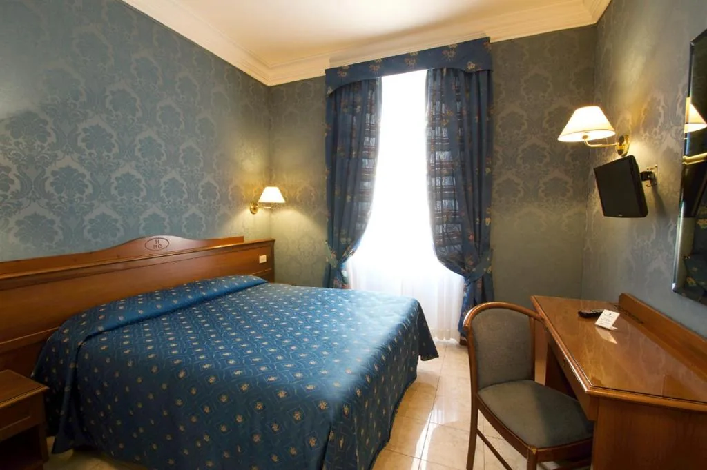 Camera Standard Matrimoniale/Doppia con Letti Singoli — Hotel Montecarlo