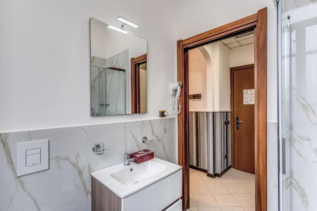 Camera Standard Matrimoniale/Doppia con Letti Singoli — Hotel Ottaviano Augusto