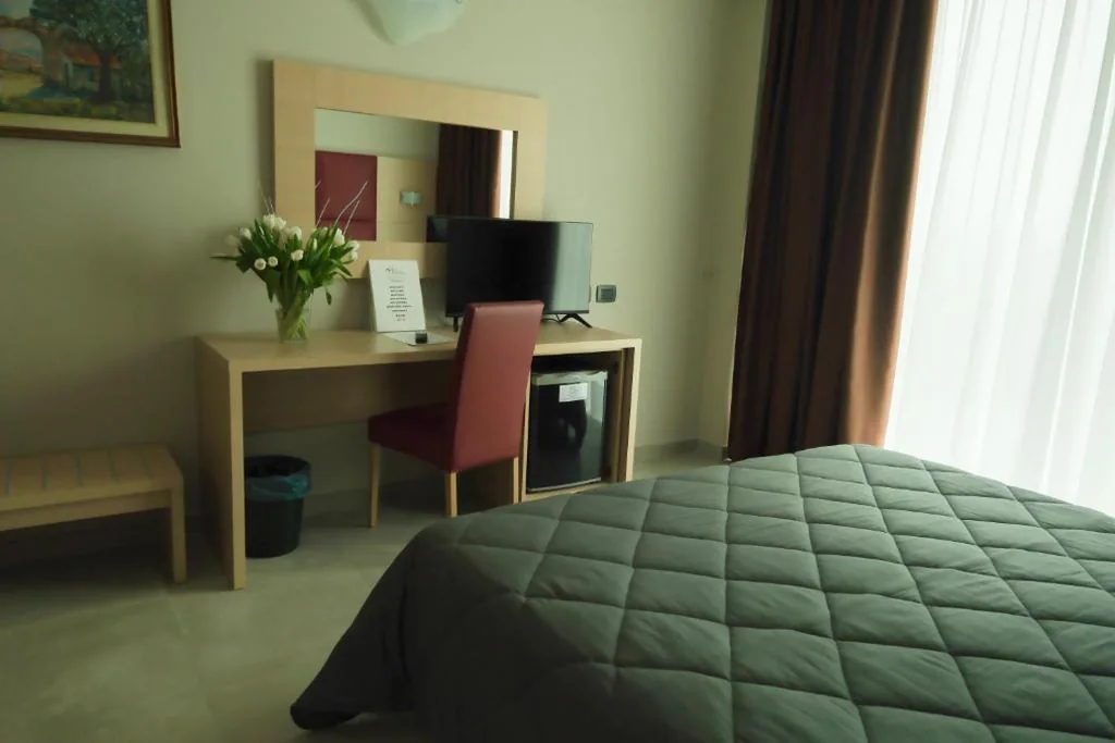 Camera Standard Matrimoniale/Doppia con Letti Singoli — Hotel Panorama