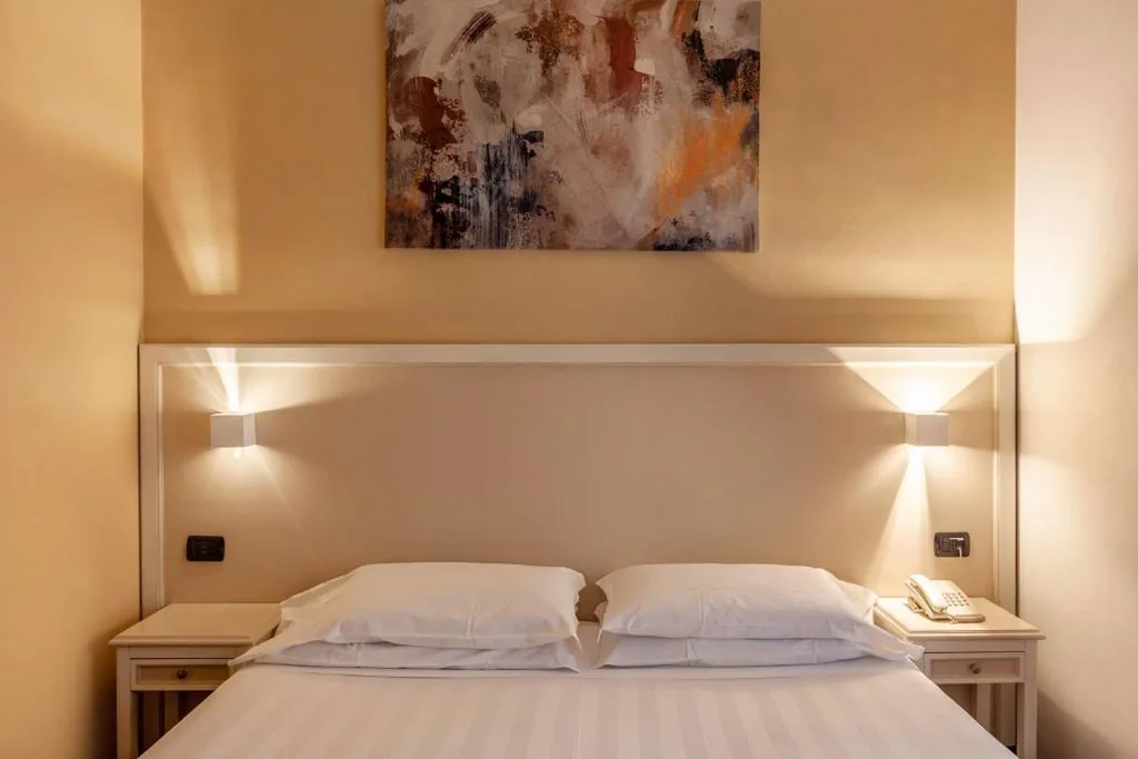 Camera Standard Matrimoniale/Doppia con Letti Singoli — Inn Rome Rooms & Suites