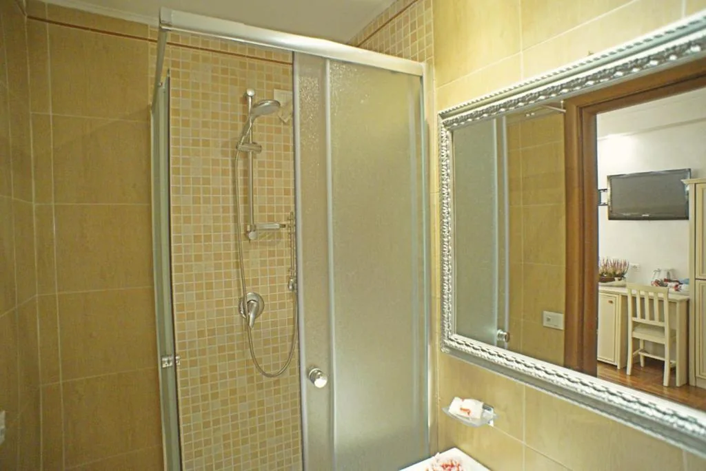 Standard Double/Twin Room — Locanda Navona