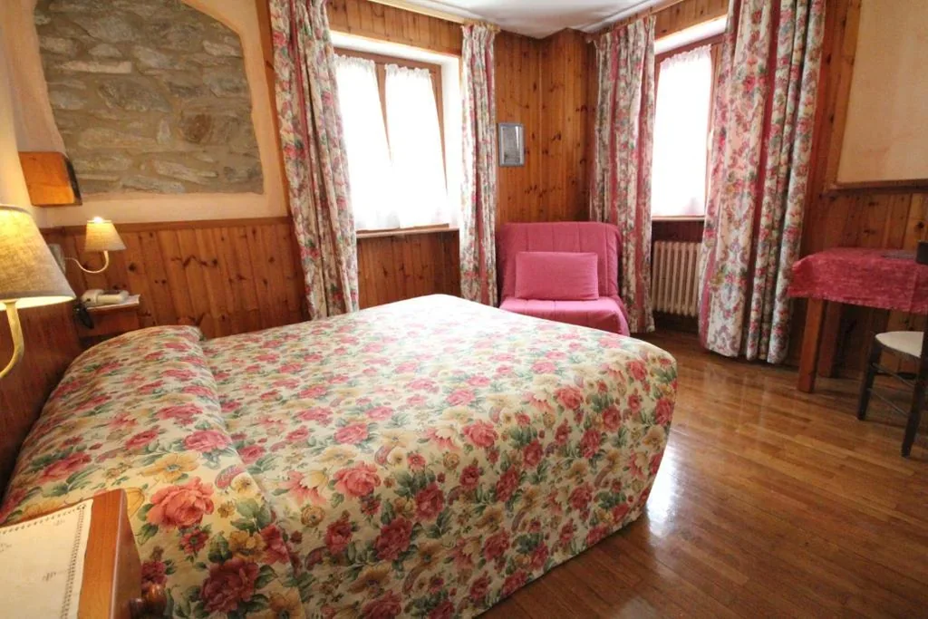 Standard Double/Twin Room — Maison Laurent