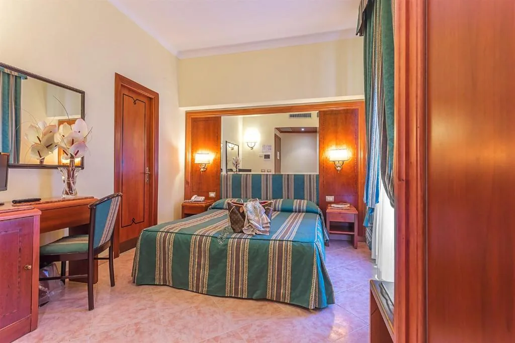 Camera Standard Matrimoniale/Doppia con Letti Singoli — Raeli Hotel Lux