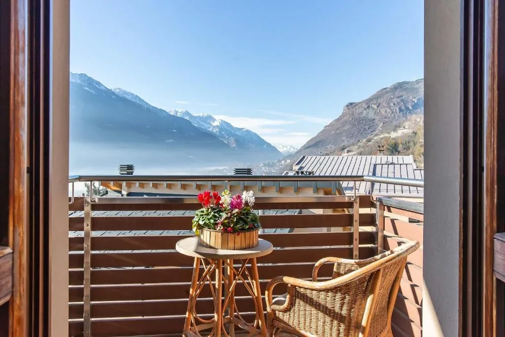 Standard Double/Twin Room with Balcony — Relais Du Foyer