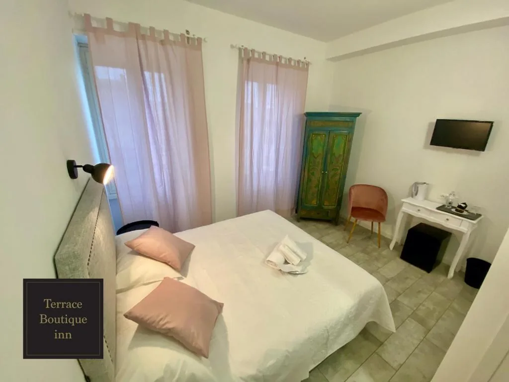 Camera Standard Matrimoniale/Doppia con Letti Singoli — Terrace Boutique Inn