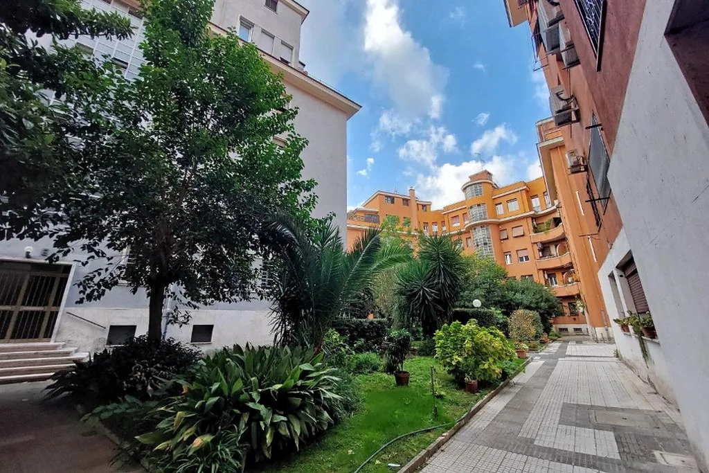 Camera Standard Matrimoniale/Doppia con Letti Singoli — The Place Gallia – New Guesthouse San Giovanni- self check-in – modern bathrooms-near metro A