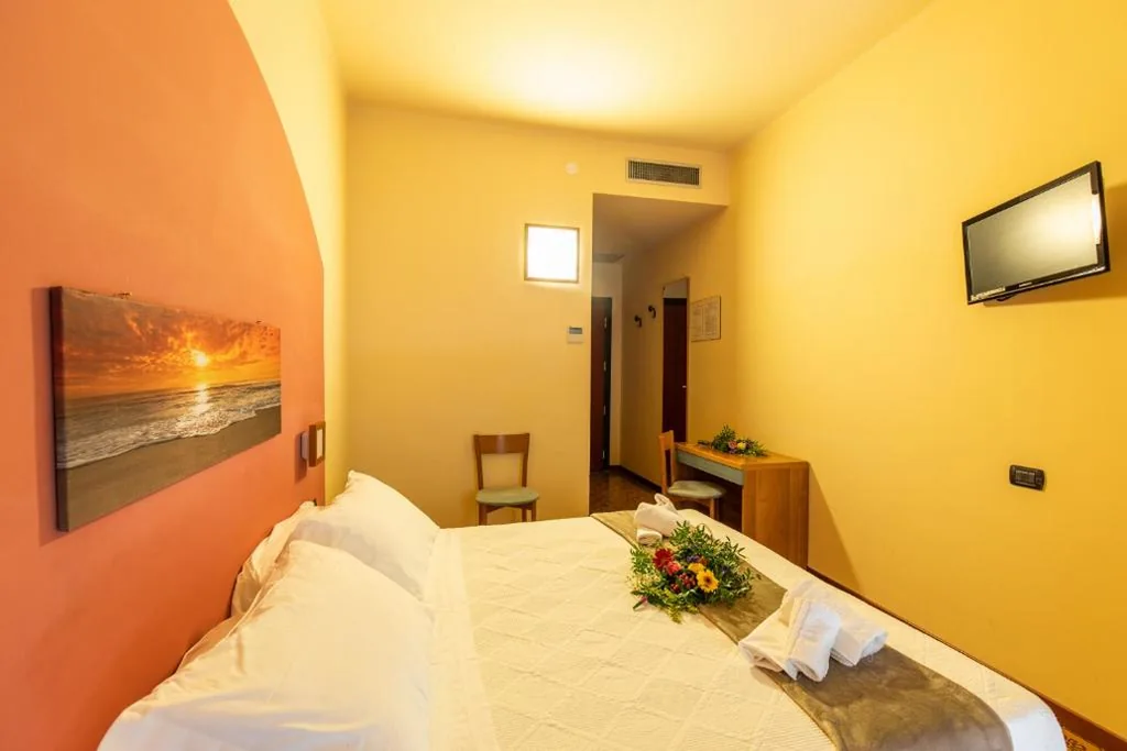Standard Double/Twin Room — XXV APRILE Casa per Ferie