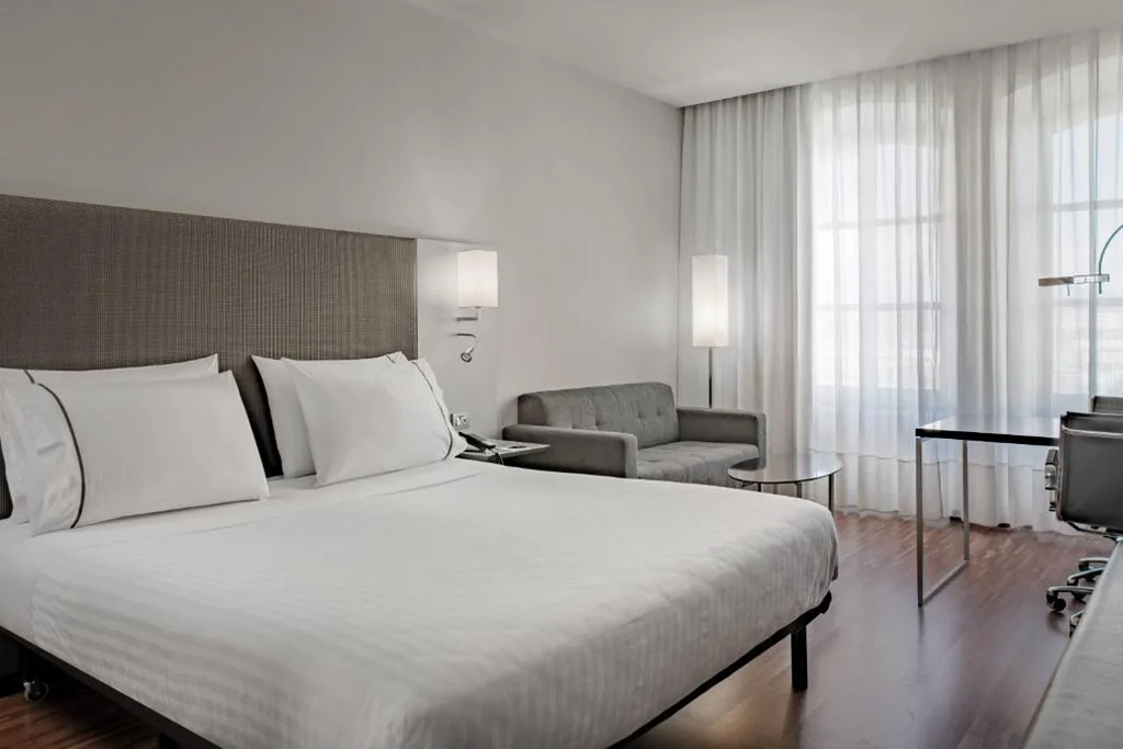 Standard Plus Room with 1 King-Size Bed and City View — AC Hotel Torino by Marriott