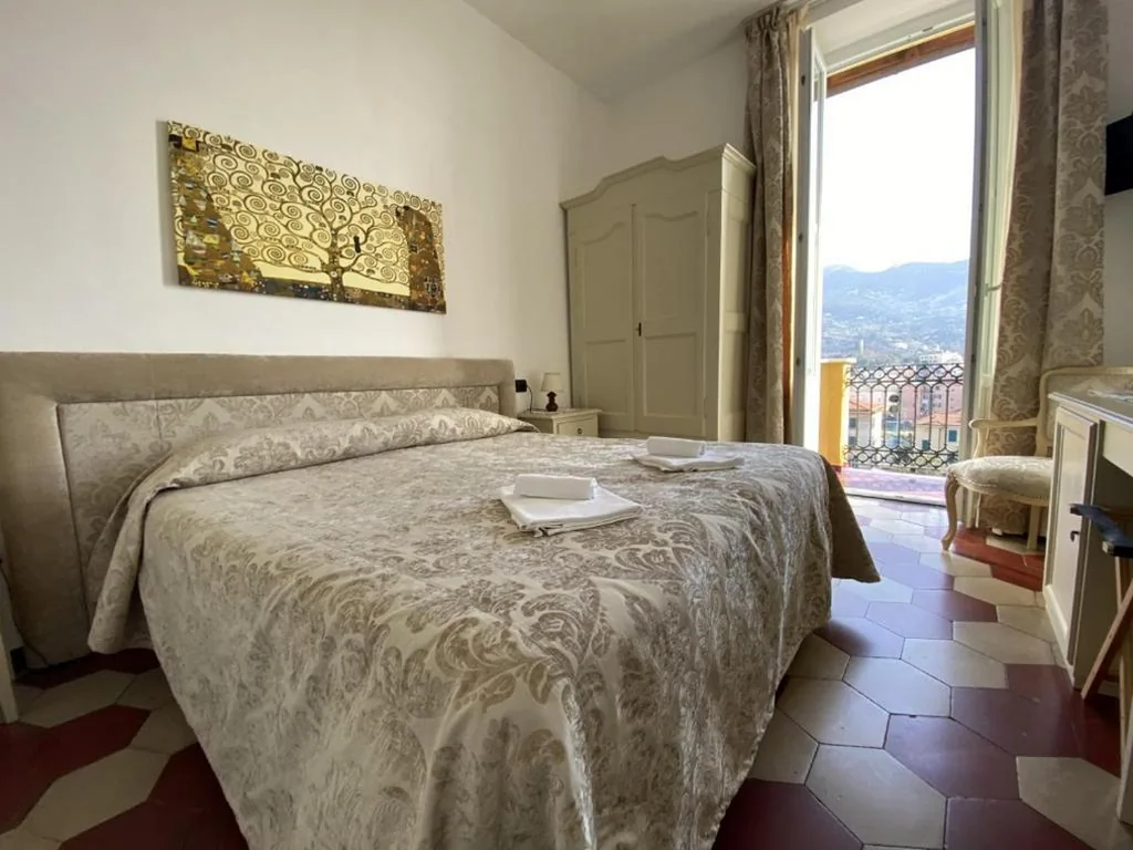 Camera Standard Plus Matrimoniale o Doppia con Letti Singoli — Villa Margherita