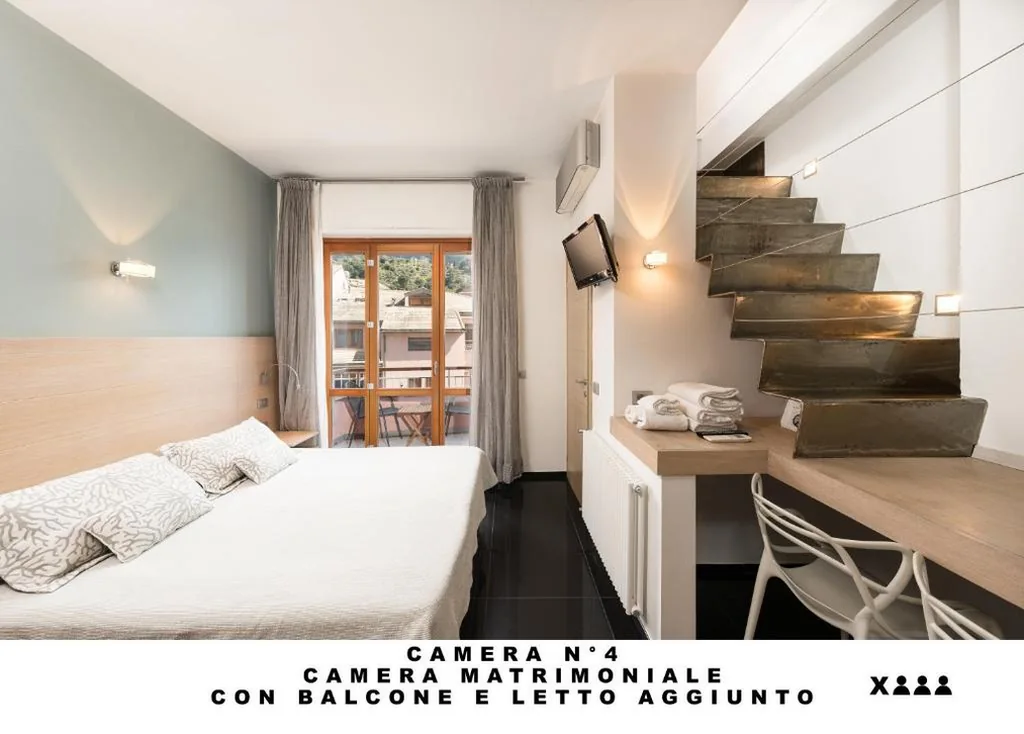 Camera su 2 Livelli con Balcone — Affittacamere Lo Scoglio