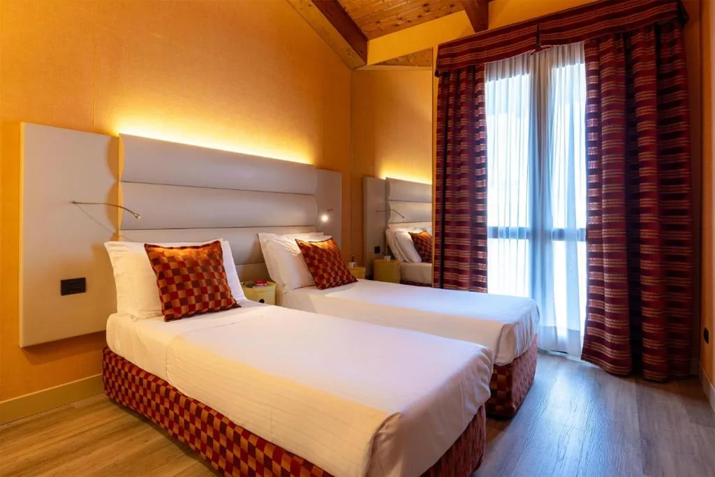 Superior Business Twin Room — La Villa – Sure Hotel Collection by Best Western
