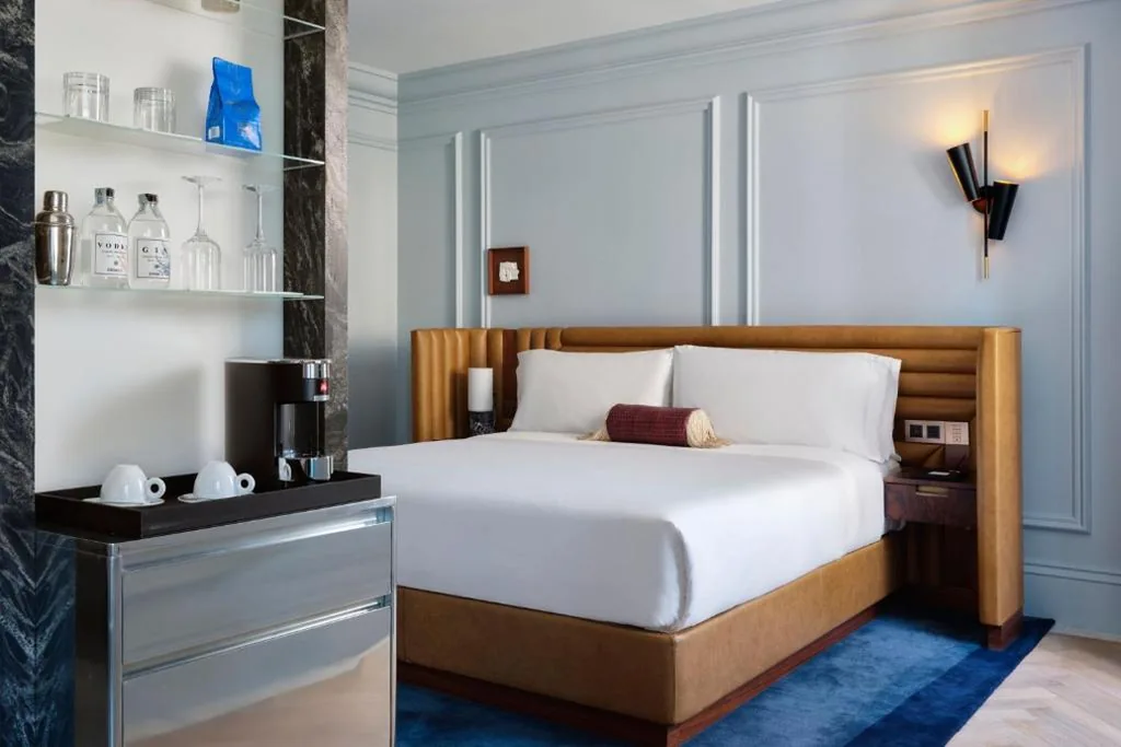 Superior Room with King Size Bed and City View — W Rome