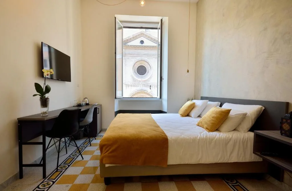 Camera Superior Deluxe Matrimoniale/Doppia con Letti Singoli — Room with a view 105
