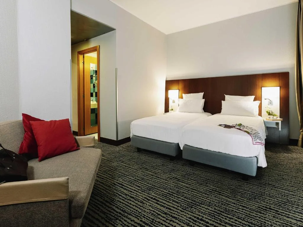 Camera Superior Doppia con Letti Singoli con Divano-Letto — Mercure Roma Piazza Bologna