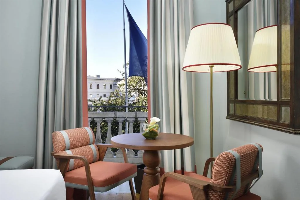 Camera Superior Doppia con Letti Singoli — Grand Hotel Savoia Genova, Curio Collection by Hilton