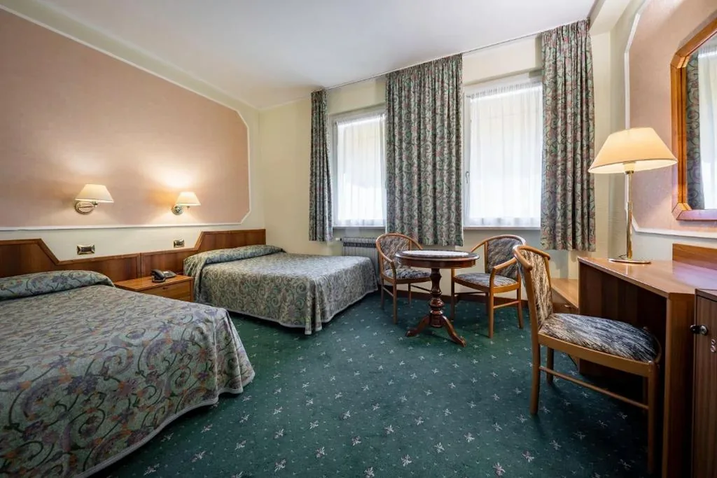 Superior Twin Room — Hotel Elena