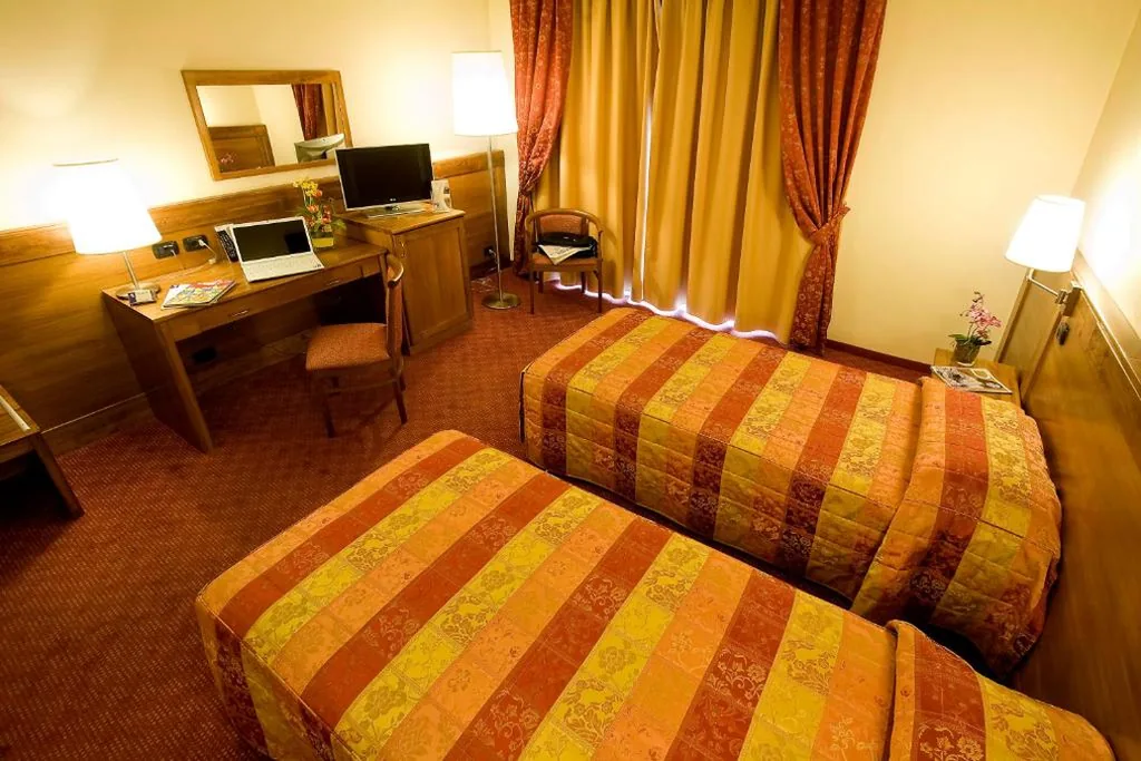 Camera Superior Doppia con Letti Singoli — Hotel Master