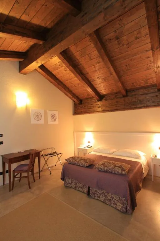 Camera Superior Matrimoniale/Doppia con Letti Singoli — Albergo della Ceramica