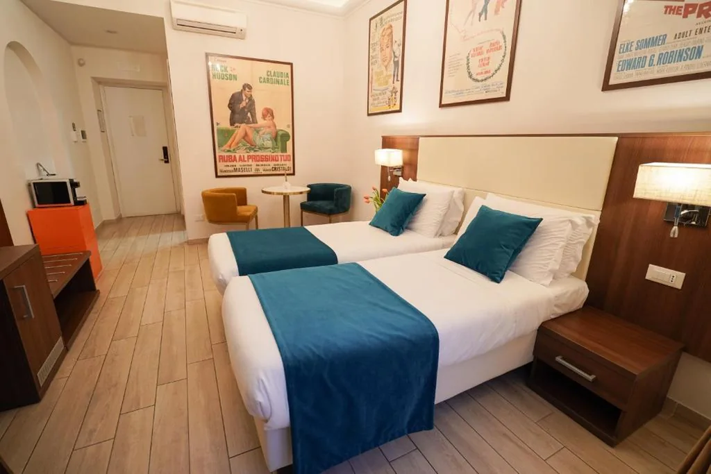 Camera Superior Matrimoniale/Doppia con Letti Singoli — Archi di Roma Guest House