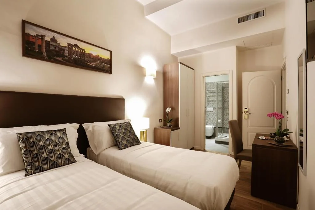 Camera Superior Matrimoniale/Doppia con Letti Singoli con Vista Città — Elegant Rooms Roma – Guest House