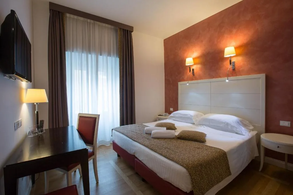 Superior Double/Twin Room — Floris Hotel