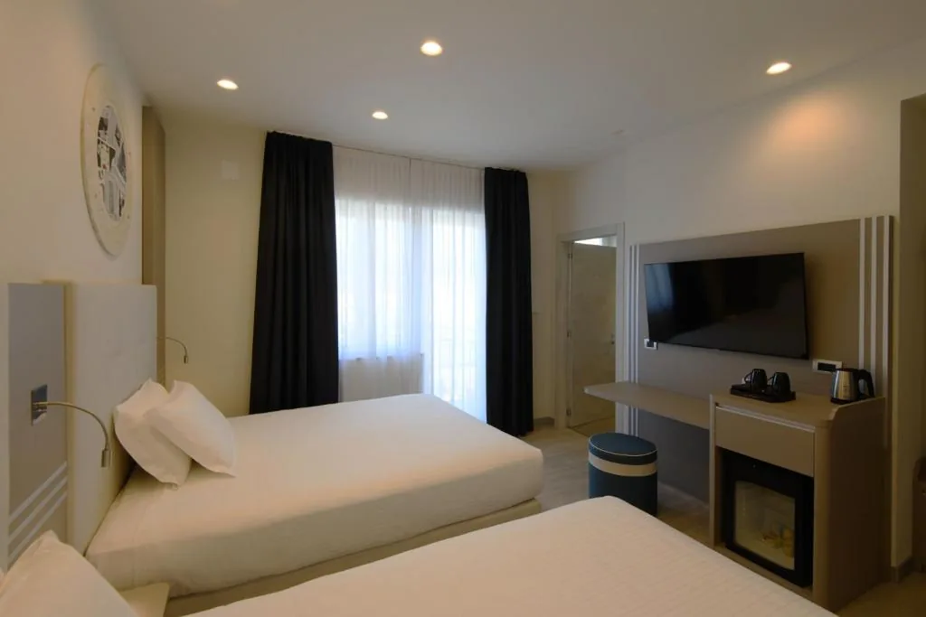 Camera Superior Matrimoniale/Doppia con Letti Singoli — Hotel & Apartments Sasso