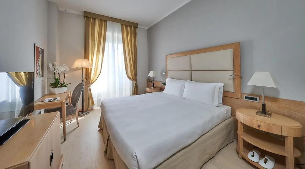 Camera Superior Matrimoniale/Doppia con Letti Singoli — Hotel Astoria