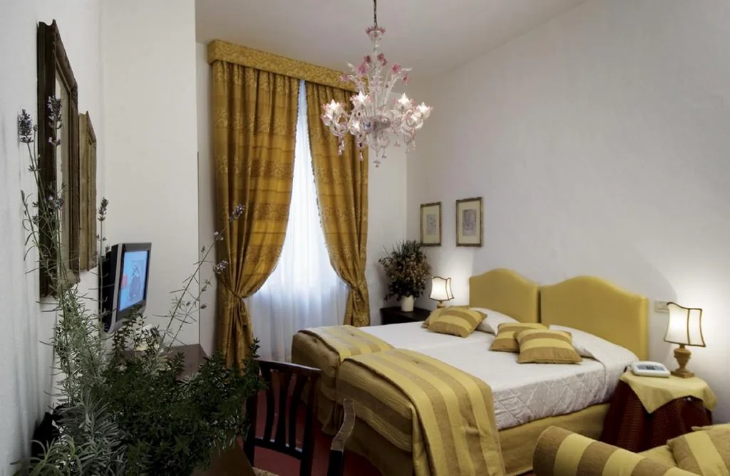 Superior Double/Twin Room — Hotel Columbia