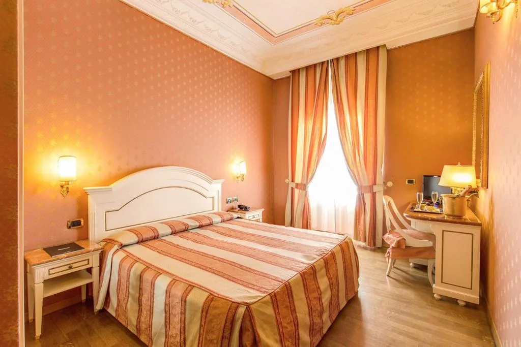 Camera Superior Matrimoniale/Doppia con Letti Singoli — Hotel La Lumiere Di Piazza Di Spagna