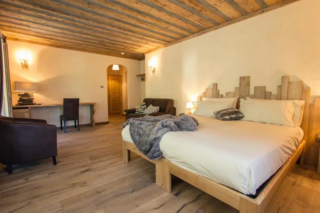 Superior Double/Twin Room with Terrace — Hotel Les Montagnards