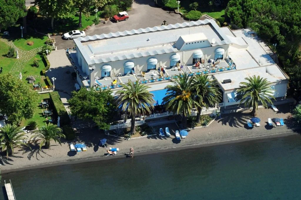 Camera Superior Matrimoniale/Doppia con Letti Singoli con Vista Lago — Hotel Lido – Beach and Palace